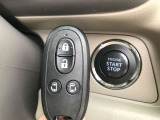 インテリジェントキー&プッシュエンジンスターターリクエストスイッチを押すだけで、ドアのロック/アンロックが可能。エンジン始動・停止も、スイッチを押すだけ。
