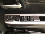 ★運転席の周りには手の届く範囲に、Hondaセンシング用のメインスイッチ・左側電動スライドドアの操作スイッチ・ETCがついています。他にスマートフォンの充電可能なUSB端子などたくさんの装備がついてい