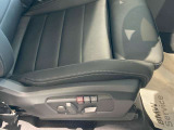 ドライバー主体のインテリア配置、疲れにくいシートが皆様のドライビングをサポートします。