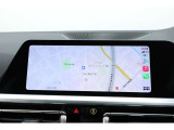 Apple CarPlay対応のナビゲーションシステムは、車両の操作をすることなく、お手持ちのスマートフォンを接続するだけで、メディア再生やマップのミラーリングが可能となっております