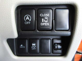 アイドリングストップ付きで低燃費 (アイドリングストップキャンセルスイッチ付き)運転席スイッチで左側スライドドアの開閉が可能