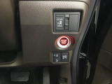 パワースライドドア等のスイッチは、運転席右側にあります。