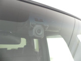 安心装備ドライブレコーダーを装備しています。自車の走行状態を常に録画しています。