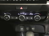 オートエアコンを搭載!車内の温度を自動で調節してくれるので便利です。