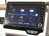 ナビゲーションはギャザズ8インチメモリーナビ(VXU-195NBi)が装着されております。AM、FM、CD、DVD再生、音楽録音再生、フルセグTV、Bluetoothがご使用いただけます。