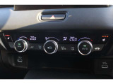 左右独立温度コントロール式フルオート・エアコンディショナーを装備!運転席・助手席でそれぞれ温度設定が可能です。
