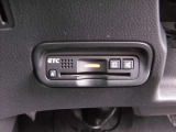 ETCは運転席の下側に装備されています