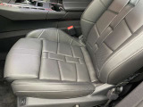 ・助手席:ウォッチストラップデザインのシートは座面の長さを手動で調節することが可能。