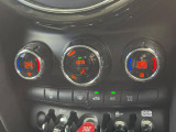 ●デュアルオートエアコン:運転席・助手席それぞれで温度設定が可能な独立式オートエアコンを標準装備しております!