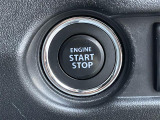 【スマートキー&プッシュスタート】鍵を挿さずにポケットに入れたまま鍵の開閉、エンジンの始動まで行えます。