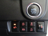 プッシュボタンで楽々エンジンスタートです。 ヘッドライトレベリング機能付き。ヘッドライトの角度を調整する事が出来るので便利です。