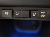 シートヒーター付き♪USBポートは充電用、そしてディスプレイオーディオ接続用の2口あります