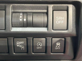 【リヤビークルディティクション】走行中、ドアミラーの死角になりやすい箇所に後続車が接近するとサイドミラー付近に警告を表示、ドライバーに注意喚起と、万一の際はハンドル操作をアシストをします。
