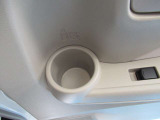 後部座席ドアポケットにドリンクホルダー 収納位置が高く使いやすいです