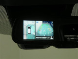 アラウンドビューモニター搭載。カメラで車両周囲の状況を映し出すため、狭い場所での駐車などに役立ちます。