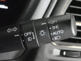 【オートライト】オートライトコントロールスイッチが装備されています 周囲の明るさに応じて自動でヘッドライトの点灯・消灯を行います。ものすごく便利です♪