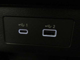 USB充電専用電源ソケットも付いています。モバイル機器などの充電専用