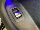 メモリー付きパワーシートが装備されている車両はシートの位置・ドアミラーの角度・ハンドルの位置を3名まで記憶出来ます。