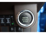 スマートエントリー&プッシュスタートはキーをバッグ等に携帯している時にブレーキを踏んでスタートボタンを押すとエンジンが始動します。車内に忘れた場合にはロック出来ませんので締め忘れの心配もなくなります!