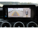 【360度カメラシステム】リバースと連動し、車両後方の映像をディスプレィに表示歪みの少ないカメラにより鮮明な画像で後退の運転操作をサポートします