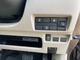 運転席右側には各種スイッチ、片側オートスライドドアの自動開閉のスイッチがあります!