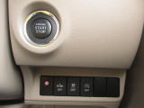 ボタン1つでエンジンを始動【キーレスプッシュスタート】!各機能のスイッチは運転席から操作ラクラク。