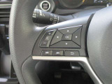 運転中も視線を外さずチャンネルやボリューム調整可能、安心便利なステアリングスイッチ付き!