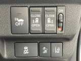 運転席右側に電動スライドドアのスイッチや衝突軽減ブレーキ【CMBS】のスイッチ等がついています。
