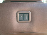 後席の方が下りたりするときに前席のシートポジションを後ろから操作が可能です。