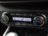 車内の温度管理に便利なオートエアコン☆