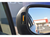 スバルリヤビークルディテクション 車体後部に内蔵のセンサーにより自車の後側方から接近する車両を検知。ドアミラーのLEDインジケーターや警報音でドライバーに注意を促します。