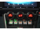 左右独立温度調整機能付オートエアコン!乗る人それぞれの体調やお好みに合わせて、運転席・助手席で別々の温度調整が可能です!