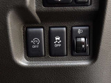 運転席の右側には燃費向上に役立つアイドリングストップ、安全装備VDCのスイッチが有ります。