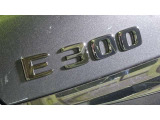 メルセデスの認定中古車「サーティファイドカー」には、最大100項目にも及ぶ点検・整備項目が設定されています。