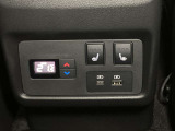 【デュアルオートエアコン】運転席と助手席とそれぞれ温度設定が可能!後席のエアコン吹き出し口は全車標準装備!