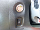 プッシュスタート付きのお車です♪鍵を使わなくても、鍵が車内にあればボタン一つで楽々エンジン始動可能です♪
