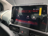 8インチタッチスクリーンは運転席から自然に目に入る高い位置に設置してあります!