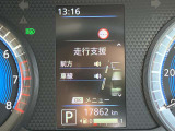 メーター内のディスプレイには運転をサポートするさまざまな情報を表示。