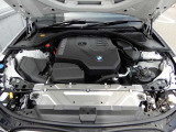 2.0L直列4気筒BMWツインパワー・ターボ・エンジン。出力135kW〔184ps〕/5,000rpm(カタログ値)、トルク300Nm〔30.6kgm〕/1,350-4,000rpm(カタログ値)