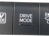 ドライブモードスイッチはスイッチを押すたびに走行モードが切り替わり、走りのテイスト(ノーマルモード/パワーモード/エコモード)を自由に選択できます。