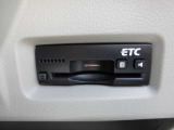 純正ETCも装着されています☆ETCをご利用の場合は再セットアップ費用3,300円が別途必要となります。車載器は運転席右下に設置なのでカードの出し入れも簡単です☆