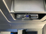 ETC2.0車載機は助手席側のグローブボックス内部に取り付けられております。盗難防止に役立ちますし、邪魔になる事にもなりません!