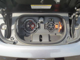 リーフなどの電気自動車には必要不可欠の充電ポートです☆左が急速充電、右が普通充電のポートになっております☆