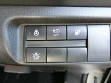 安全装置のスイッチ、ステアリングヒーターが、運転席右側に配置されております。