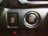 スマートキー&プッシュスタートシステムです!ボタンを押すだけでエンジンのON、OFFが出来ます!とっても便利ですよ