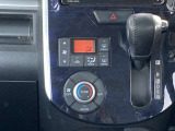 ◆エアコン◆温度の設定をしてAUTOボタンを押すだけ簡単。左右別々温度設定で 車内を快適な温度に保ってくれます