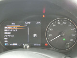 エコ運転支援にもなる燃費計が表示されるディスプレイ。各システムの作動状況など、様々な情報を表示します!また、メーター内で各種装備の設定や、車両設定の変更が可能です♪走行距離、15172キロです。
