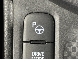 【アドバンストパーク】駐車するスペースの横に停車後、スイッチを押すだけで、システムがステアリング・シフト・アクセル・ブレーキを操作し、駐車を完了させます!機能には限界があるためご注意ください。