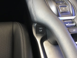 スマートフォンなどの充電に便利なUSBジャック。運転席からも助手席からも使いやすいです。