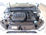 ●TFSIエンジン『排気量を小さくし、燃費・環境性能の向上と余裕あるパフォーマンスを両立するTFSIエンジン。ターボチャージャーとガソリン直噴システムFSIの組み合わせ。』